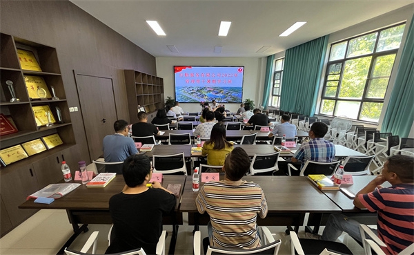 1664283945203976.jpg 1副校长.jpg