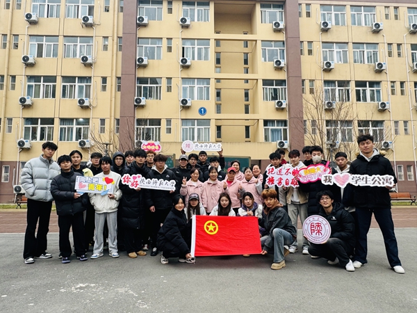 1743490513503460.jpg 劳动实践后大合影 (2).jpg