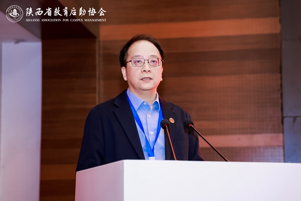 柴渭主持大会第一阶段.jpg